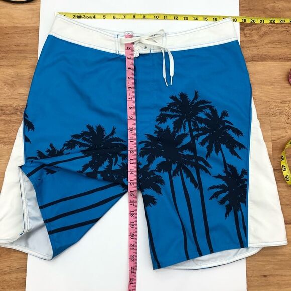 Hawk by Tony Hawk Blue & White Board Shorts With Black Palm Trees Size 36 Waist - Picture 10 of 10